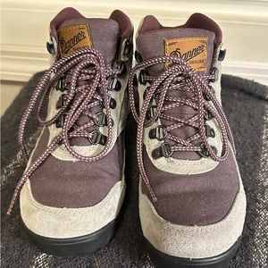 Like new Danner Jag dusty/aubergine hiking boots